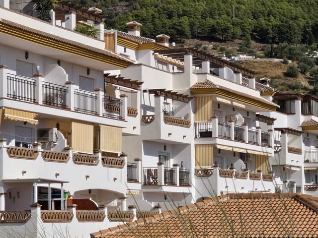 Apartamento de 2 habitaciones en Alcaucín en venta con garaje - 135.000 € (Ref: 9282823)