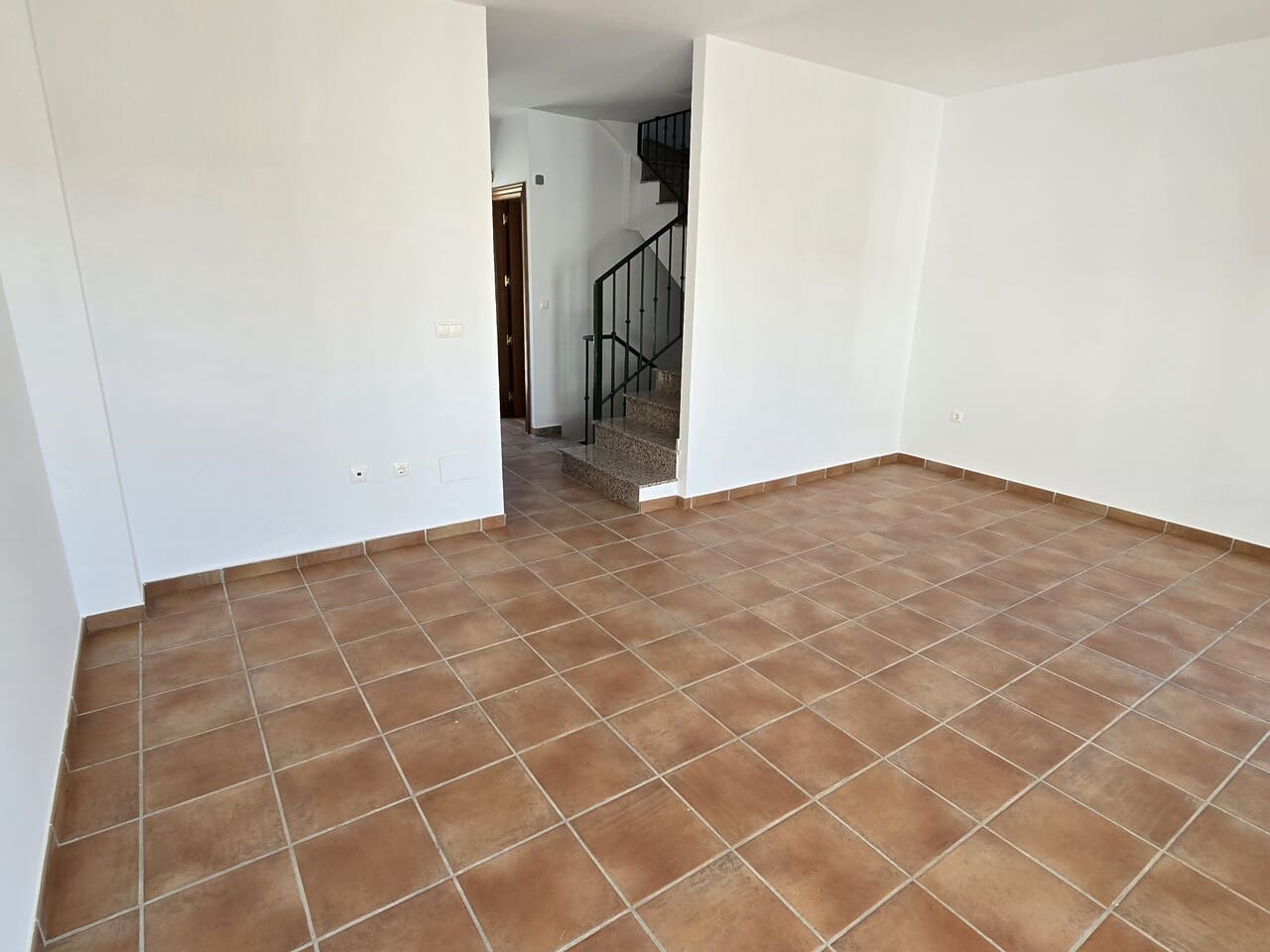 3 soveværelse Byhus til salg i Alcaucin med swimmingpool garage - € 185.000 (Ref: 9283042)