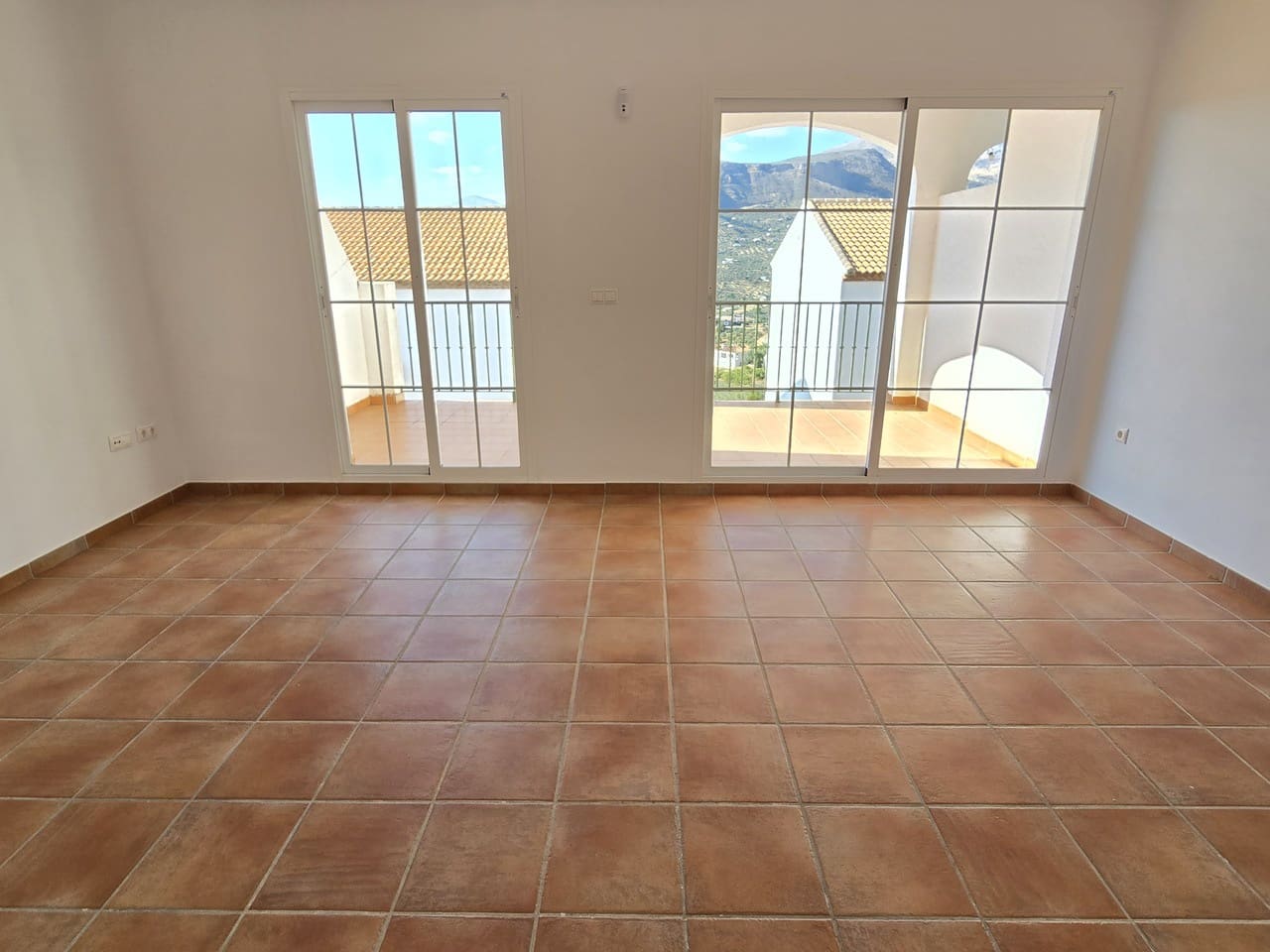 3 soveværelse Byhus til salg i Alcaucin med swimmingpool garage - € 185.000 (Ref: 9283042)