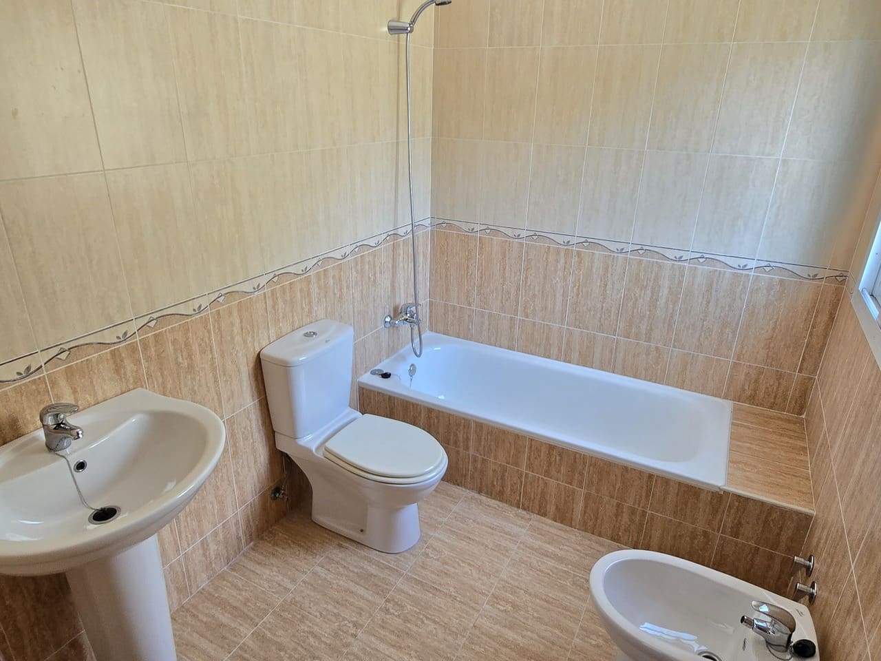 3 soveværelse Byhus til salg i Alcaucin med swimmingpool garage - € 185.000 (Ref: 9283042)