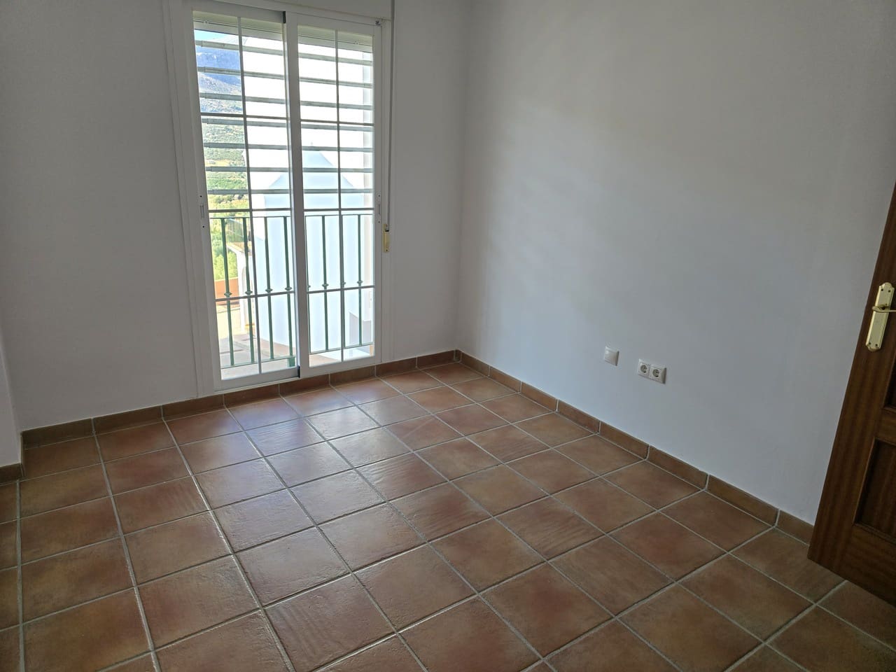 3 soveværelse Byhus til salg i Alcaucin med swimmingpool garage - € 185.000 (Ref: 9283042)