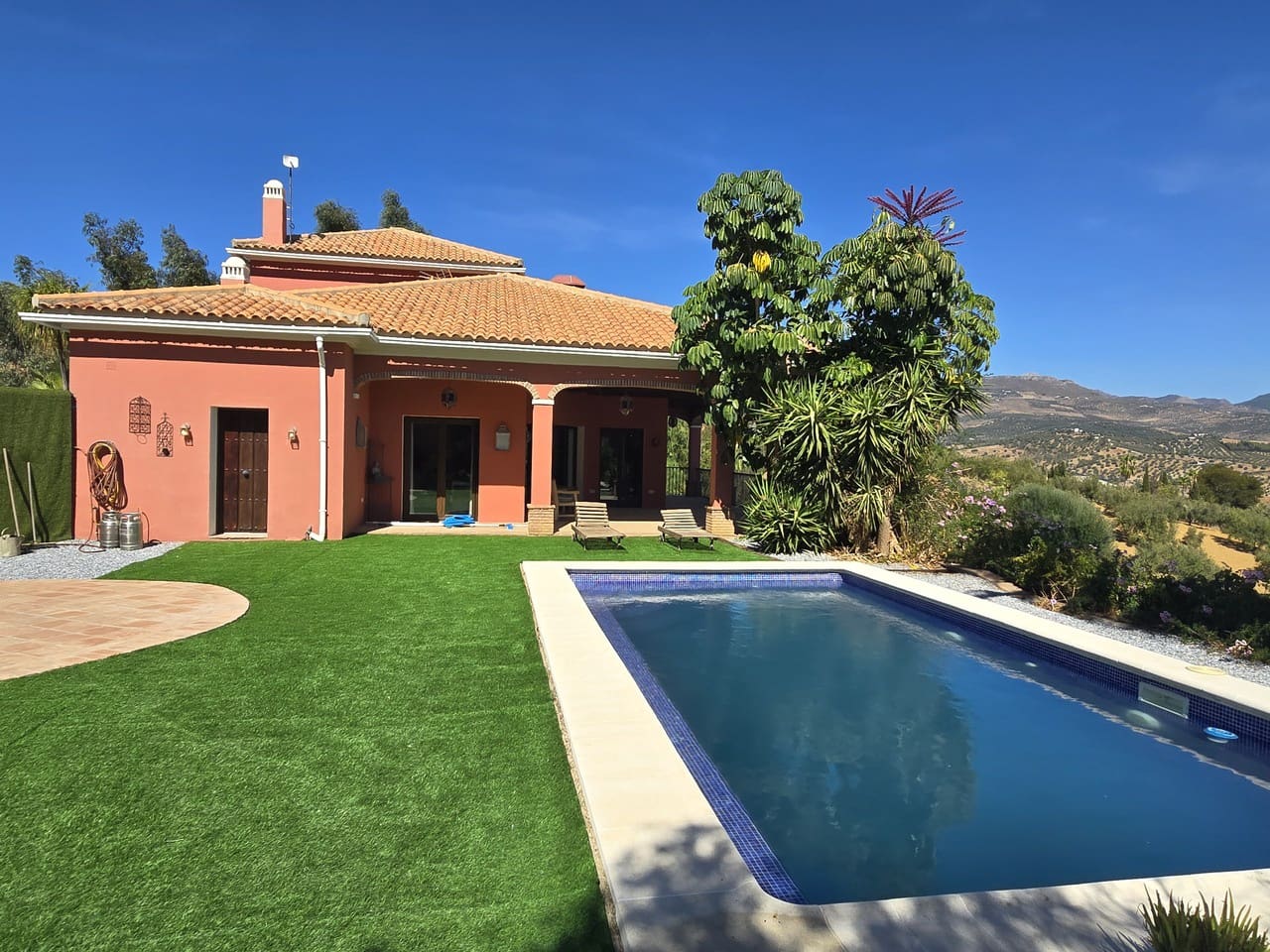 6 slaapkamer Villa te koop in Vinuela met zwembad garage - € 795.000 (Ref: 9288490)