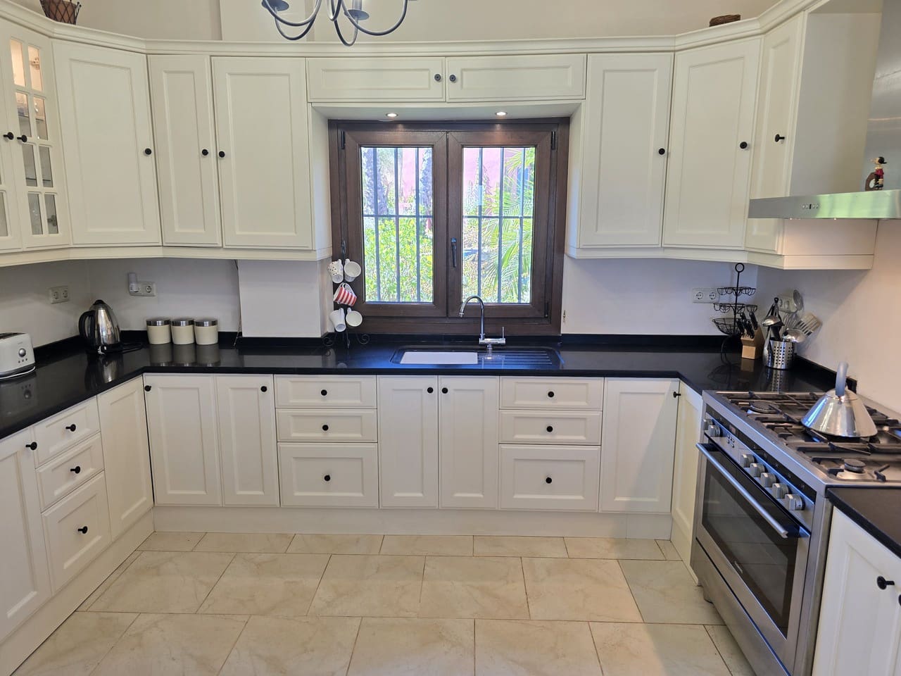 6 slaapkamer Villa te koop in Vinuela met zwembad garage - € 795.000 (Ref: 9288490)