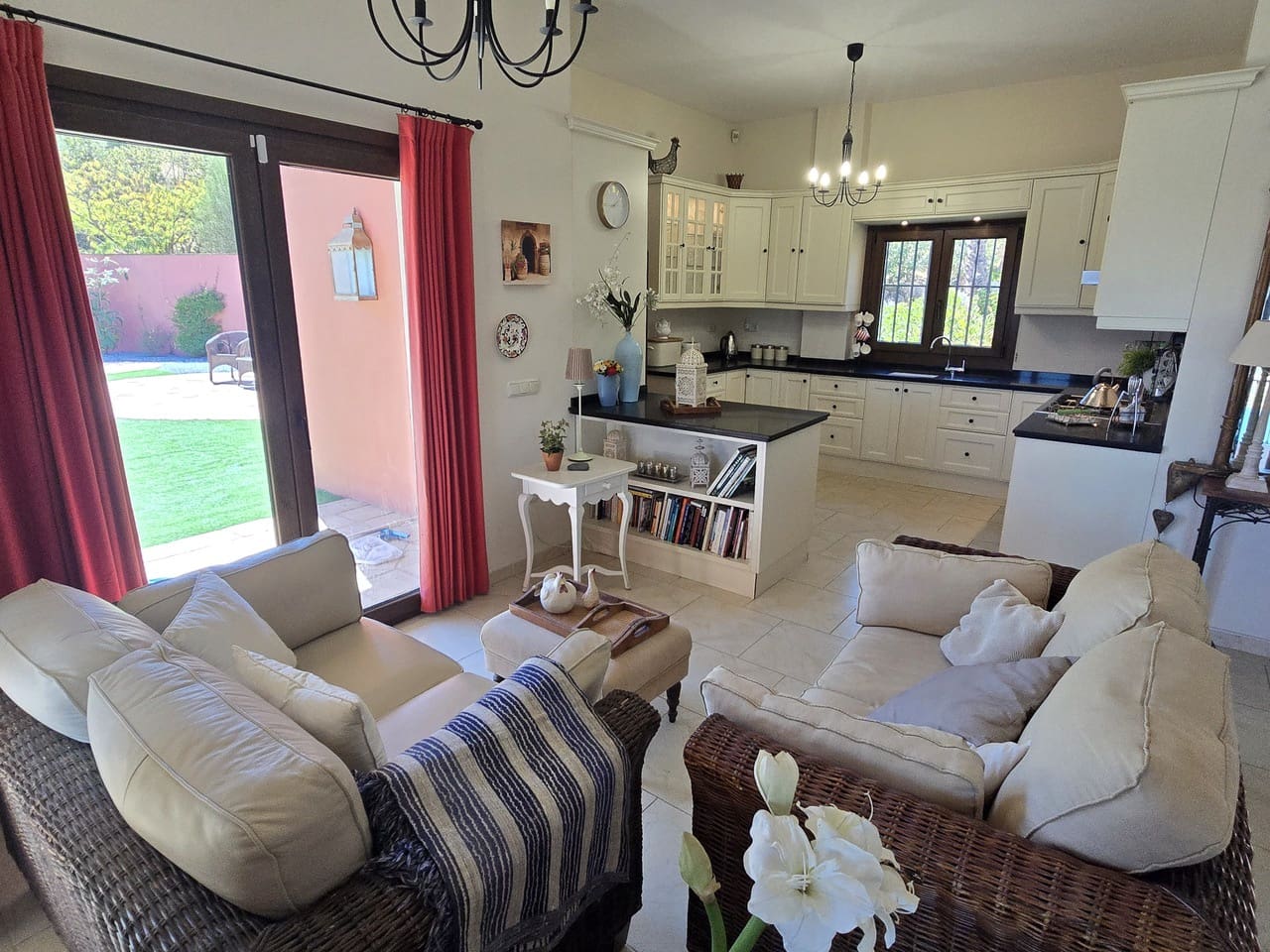 6 slaapkamer Villa te koop in Vinuela met zwembad garage - € 795.000 (Ref: 9288490)