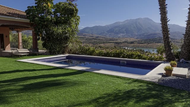 6 makuuhuone Huvila myytävänä paikassa Viñuela mukana uima-altaan 
autotalli - 795 000 € (Ref: 9288490)