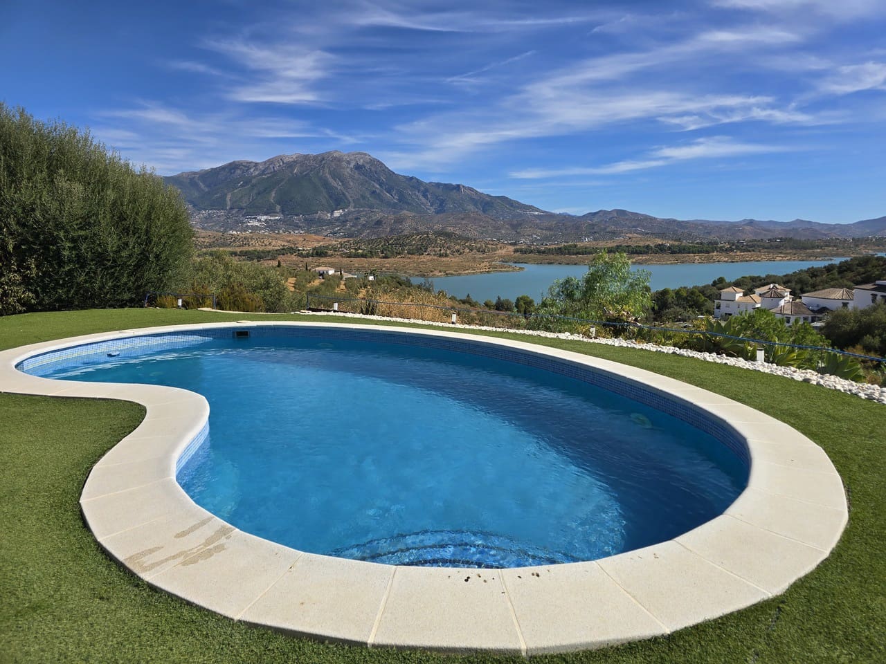 6 slaapkamer Villa te koop in Vinuela met zwembad garage - € 795.000 (Ref: 9288490)