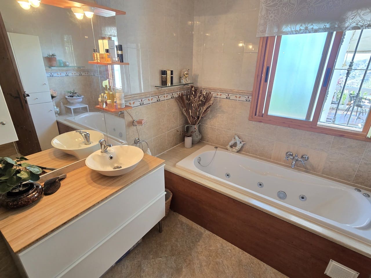 5 soveværelse Villa til salg i Canillas de Aceituno med swimmingpool - € 595.000 (Ref: 9296062)