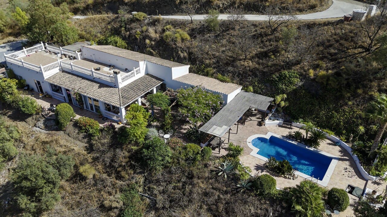 5 soveværelse Villa til salg i Canillas de Aceituno med swimmingpool - € 595.000 (Ref: 9296062)