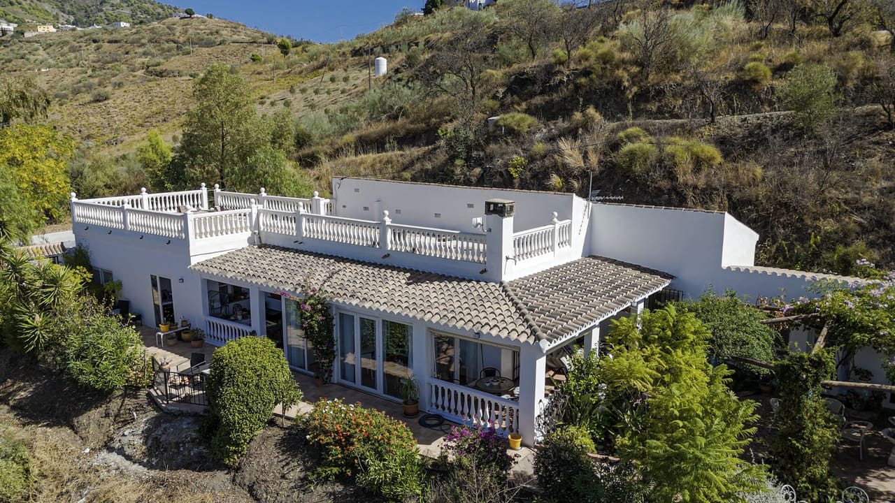 5 soveværelse Villa til salg i Canillas de Aceituno med swimmingpool - € 595.000 (Ref: 9296062)