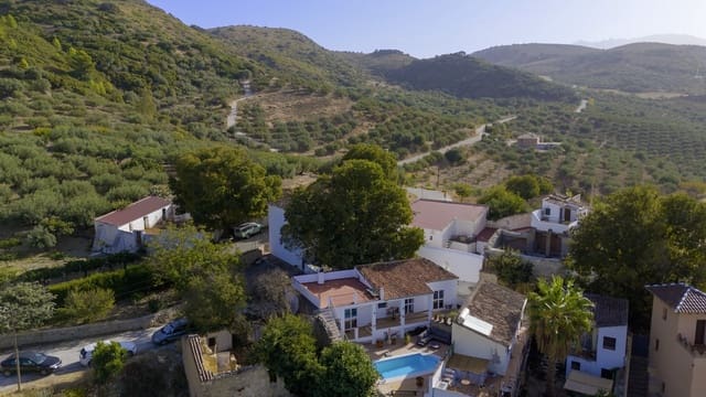 2 soveværelse Villa til salg i Periana med swimmingpool garage - € 245.000 (Ref: 9296063)