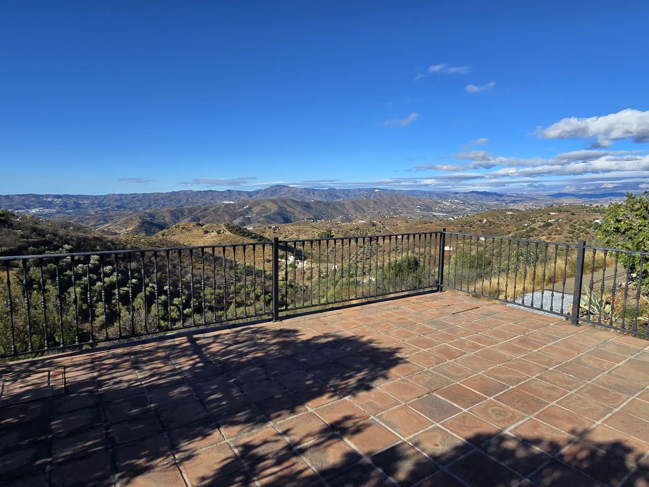 4 sypialnia Willa na sprzedaż w Canillas de Aceituno z basenem garażem - 589 950 € (Ref: 9331891)