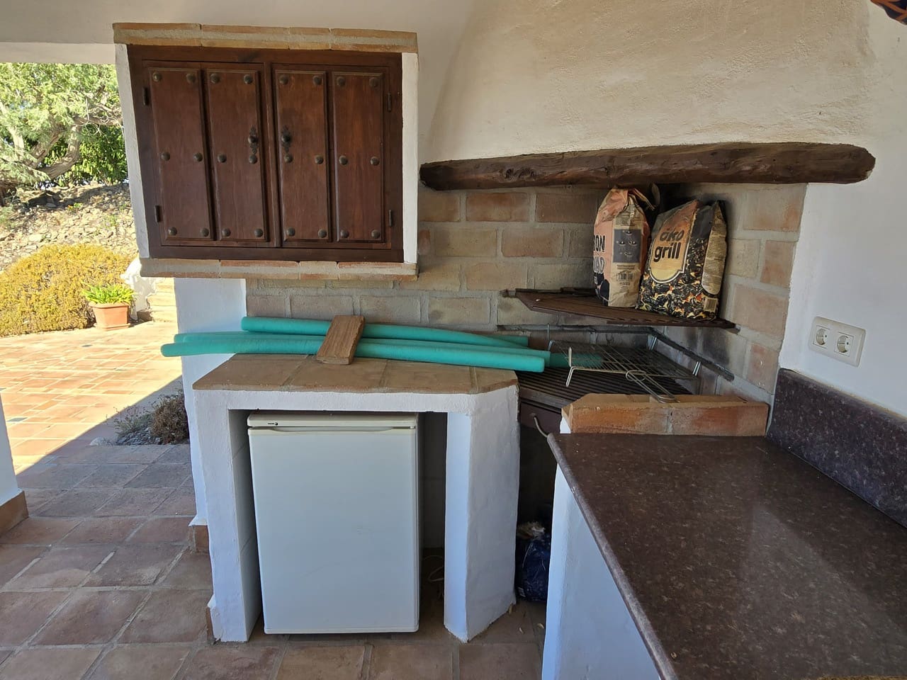 4 sypialnia Willa na sprzedaż w Canillas de Aceituno z basenem garażem - 589 950 € (Ref: 9331891)