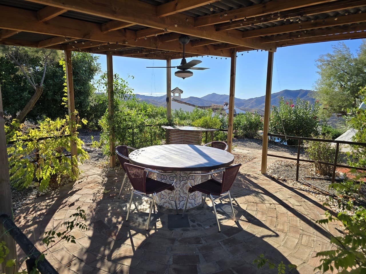 4 sypialnia Willa na sprzedaż w Canillas de Aceituno z basenem garażem - 589 950 € (Ref: 9331891)