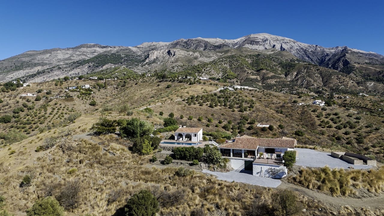 4 sypialnia Willa na sprzedaż w Canillas de Aceituno z basenem garażem - 589 950 € (Ref: 9331891)