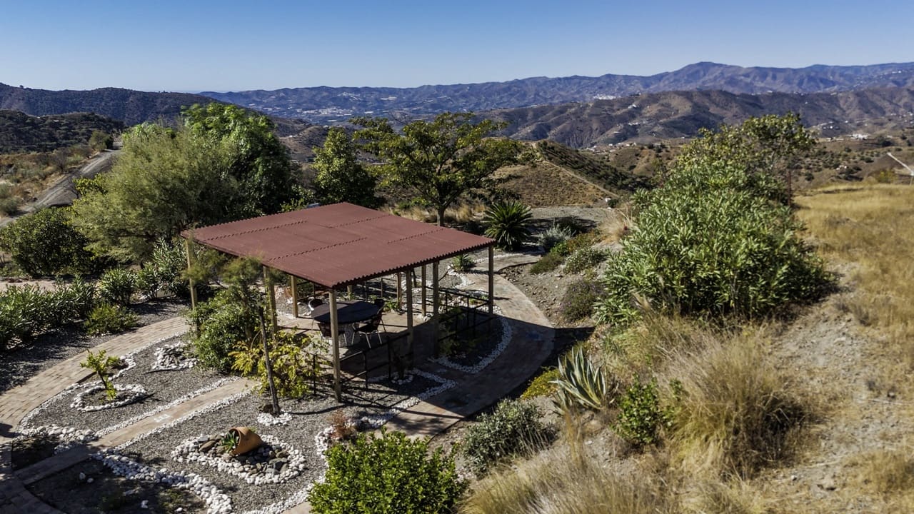 4 sypialnia Willa na sprzedaż w Canillas de Aceituno z basenem garażem - 589 950 € (Ref: 9331891)