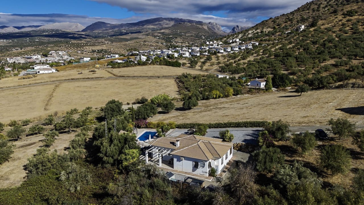 3 sovrum Villa till salu i Alcaucin med pool garage - 365 000 € (Ref: 9335633)