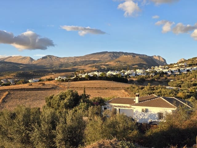 3 sypialnia Willa na sprzedaż w Alcaucín z basenem garażem - 365 000 € (Ref: 9335633)