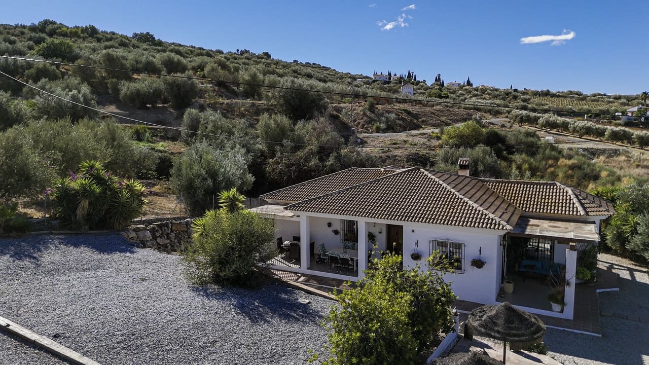 3 sovrum Villa till salu i Alcaucin med pool garage - 365 000 € (Ref: 9335633)