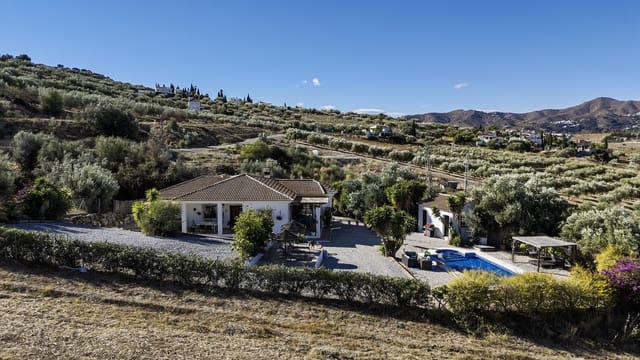 3 sypialnia Willa na sprzedaż w Alcaucín z basenem garażem - 365 000 € (Ref: 9335633)