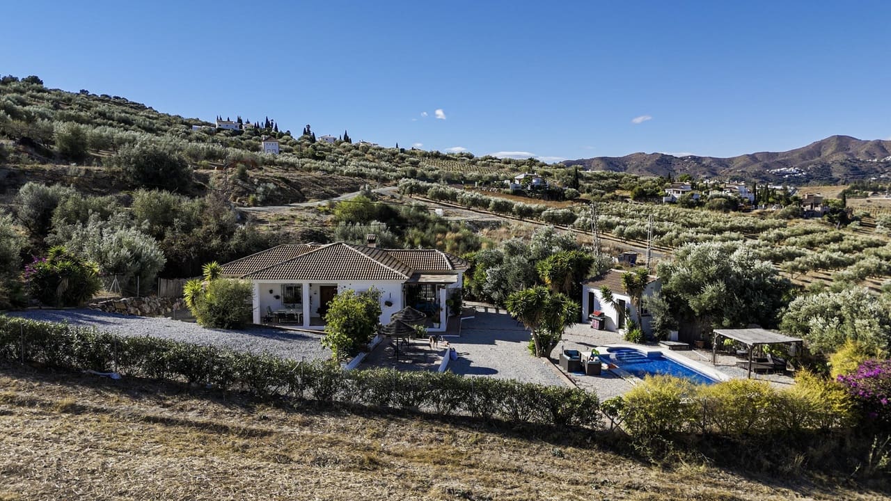 3 sovrum Villa till salu i Alcaucin med pool garage - 365 000 € (Ref: 9335633)