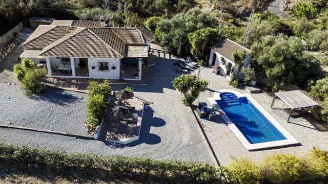 3 soverom Villa til salgs i Alcaucín med svømmebasseng garasje - € 365 000 (Ref: 9335633)