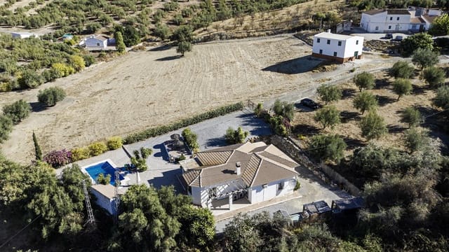 3 soverom Villa til salgs i Alcaucín med svømmebasseng garasje - € 365 000 (Ref: 9335633)