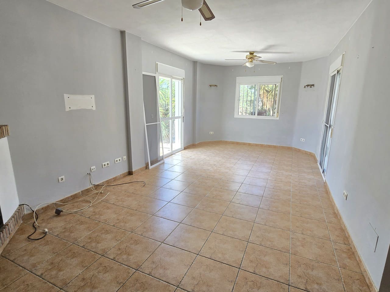 3 soverom Villa til salgs i Alcaucin med svømmebasseng garasje - € 345 000 (Ref: 9335633)