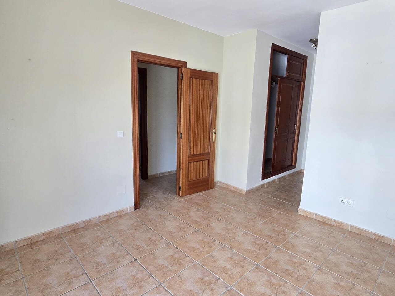 3 soverom Villa til salgs i Alcaucin med svømmebasseng garasje - € 345 000 (Ref: 9335633)