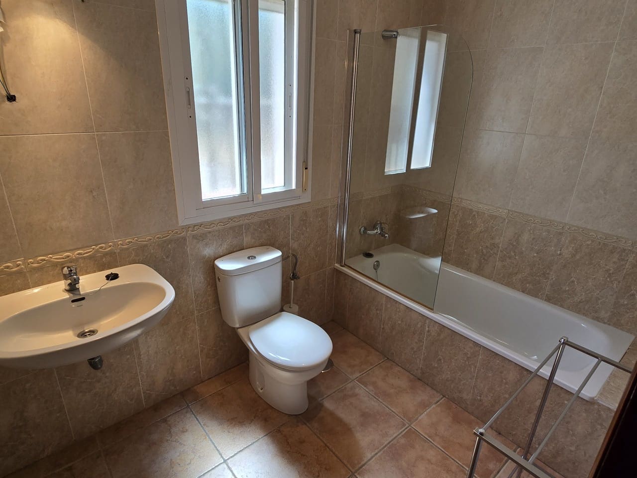3 soverom Villa til salgs i Alcaucin med svømmebasseng garasje - € 345 000 (Ref: 9335633)