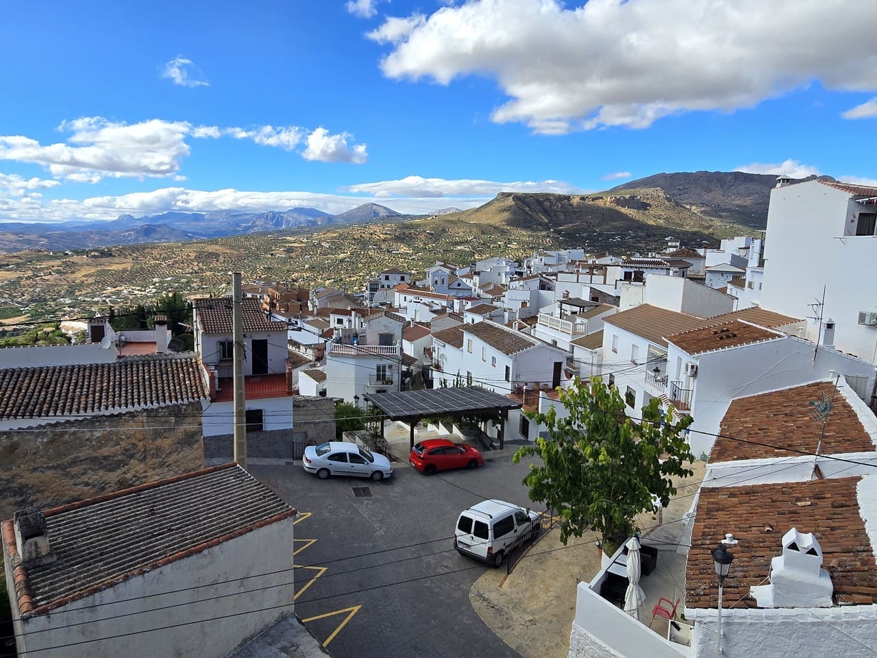 6 bedroom Townhouse for sale in Alcaucin with garage - € 195,000 (Ref: 9337051)