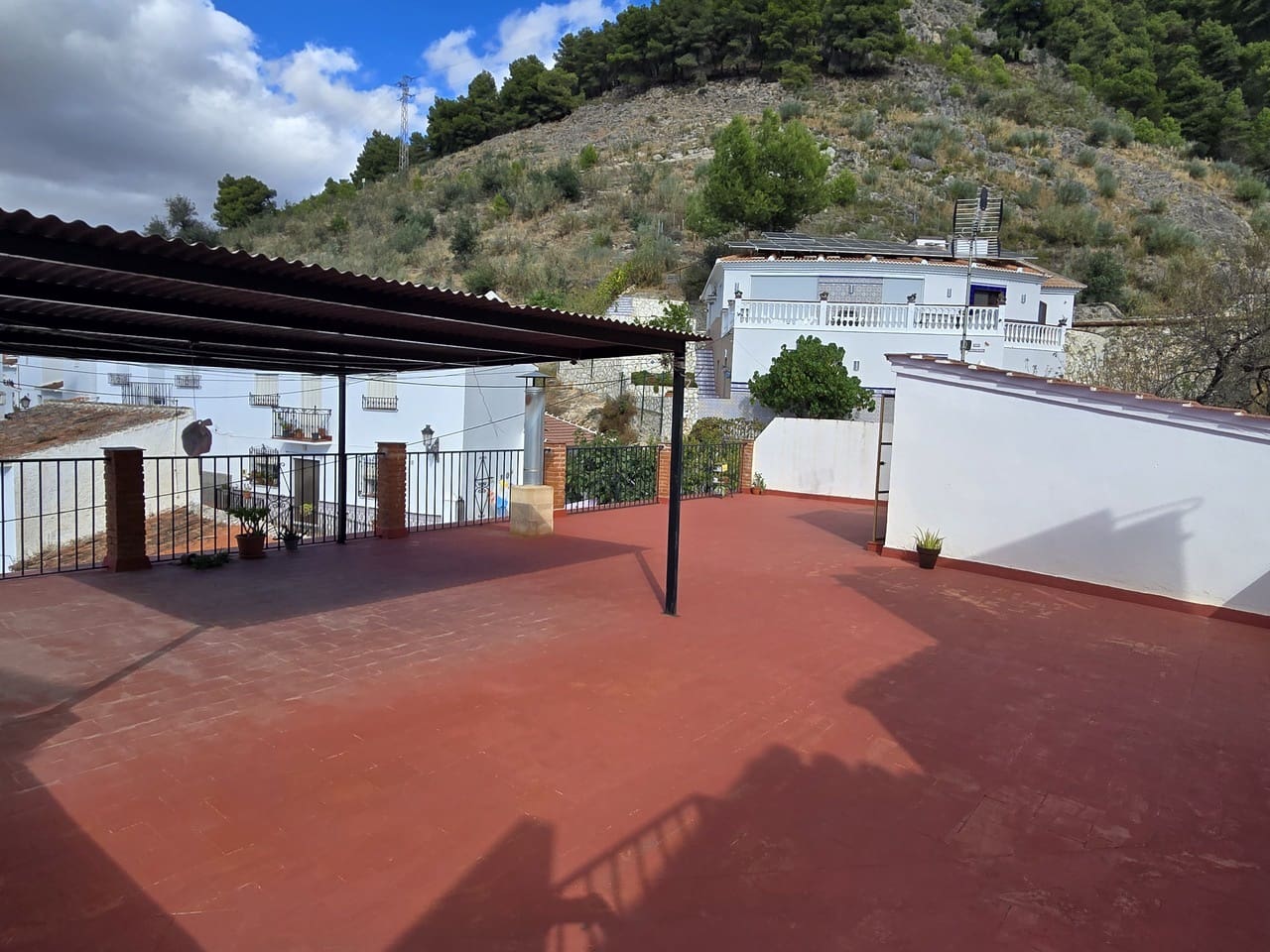 6 bedroom Townhouse for sale in Alcaucin with garage - € 195,000 (Ref: 9337051)