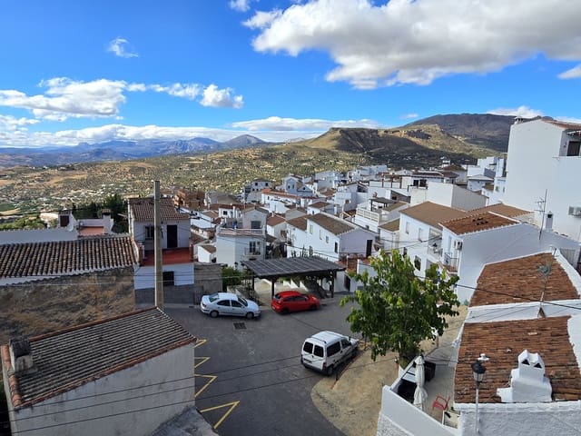 Casa de 6 habitaciones en Alcaucín en venta con garaje - 195.000 € (Ref: 9337051)