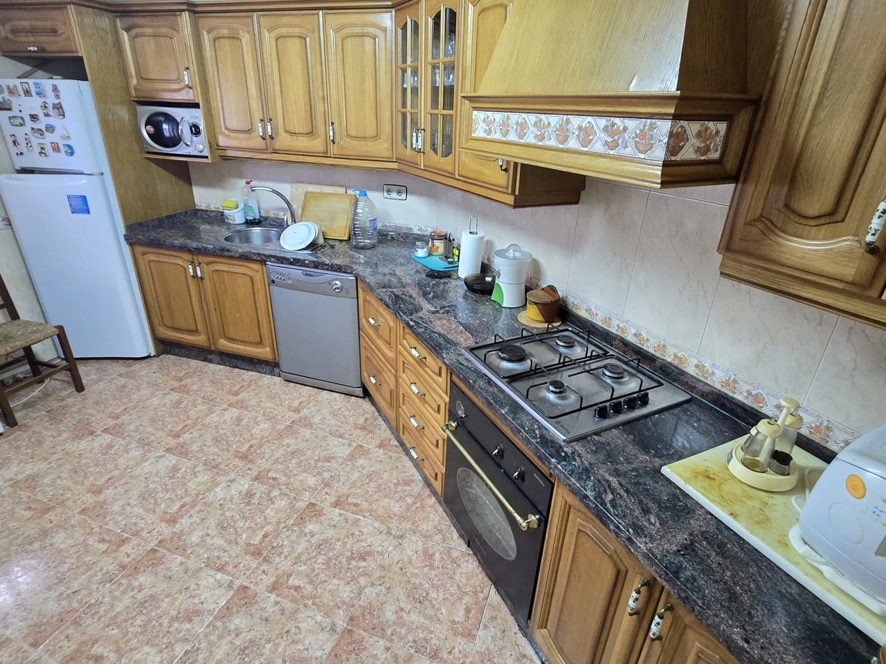 6 bedroom Townhouse for sale in Alcaucin with garage - € 195,000 (Ref: 9337051)