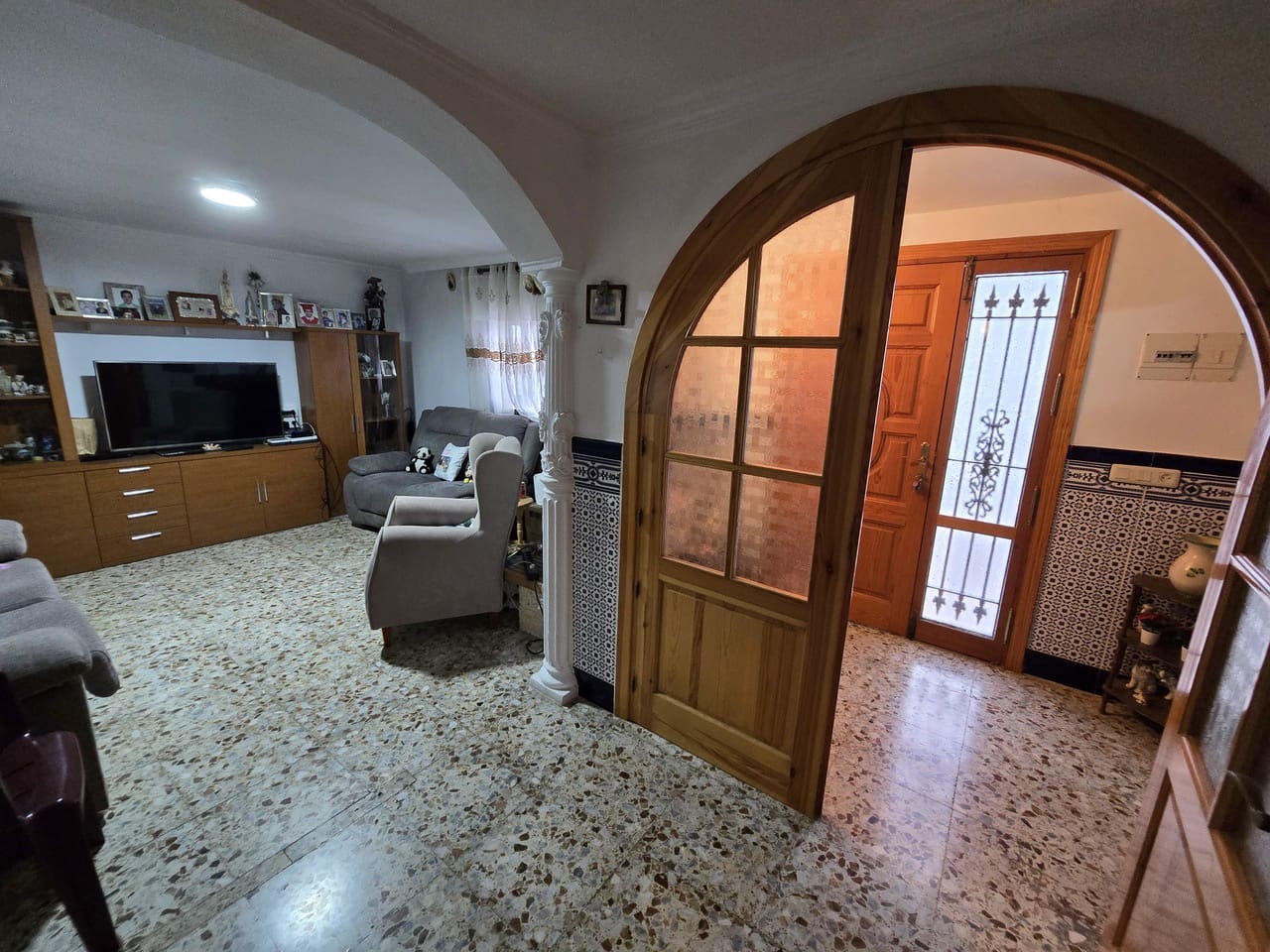 6 bedroom Townhouse for sale in Alcaucin with garage - € 195,000 (Ref: 9337051)