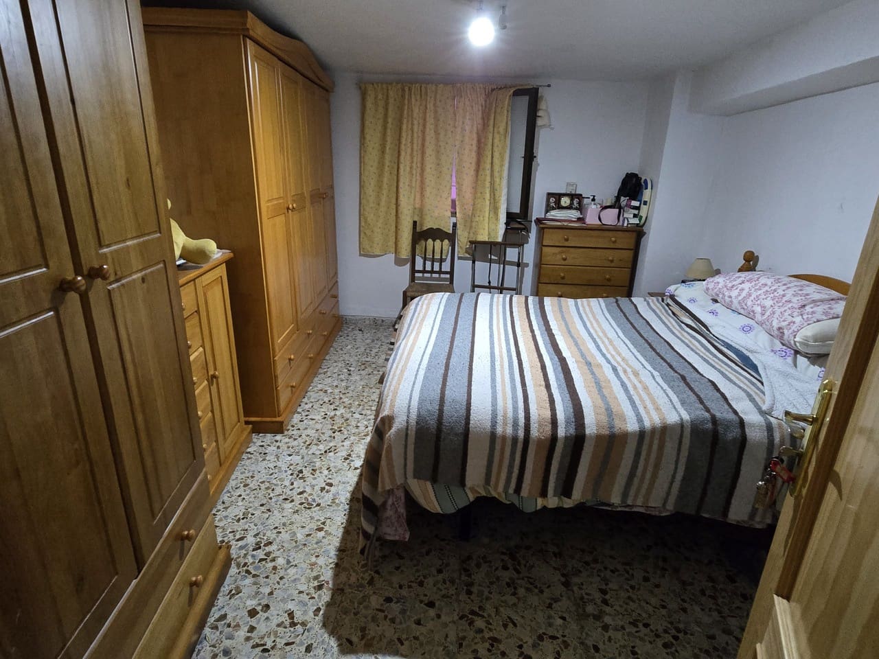 6 bedroom Townhouse for sale in Alcaucin with garage - € 195,000 (Ref: 9337051)