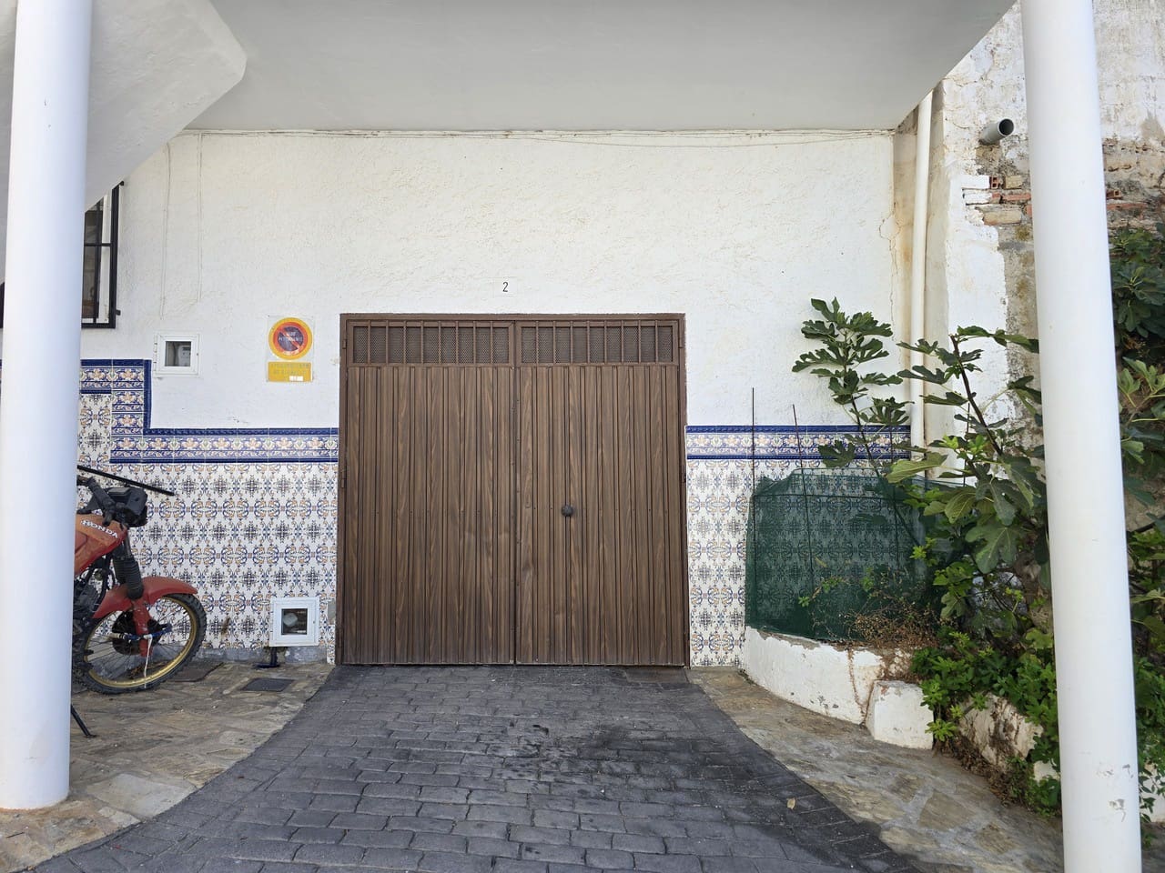 6 bedroom Townhouse for sale in Alcaucin with garage - € 195,000 (Ref: 9337051)