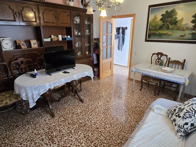 Casa de 6 habitaciones en Alcaucín en venta con garaje - 195.000 € (Ref: 9337051)