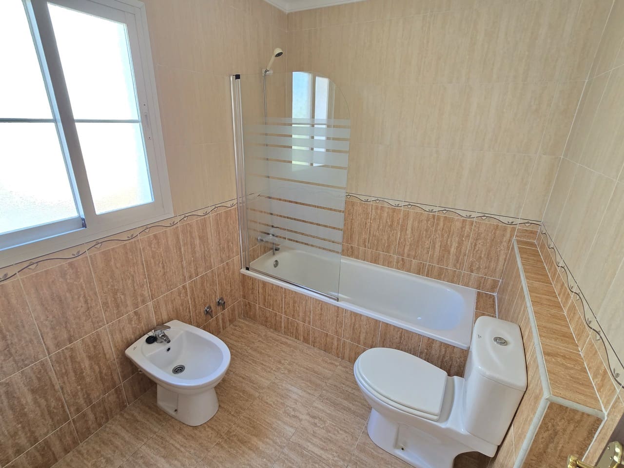 3 soveværelse Byhus til salg i Alcaucin med swimmingpool garage - € 195.000 (Ref: 9348586)