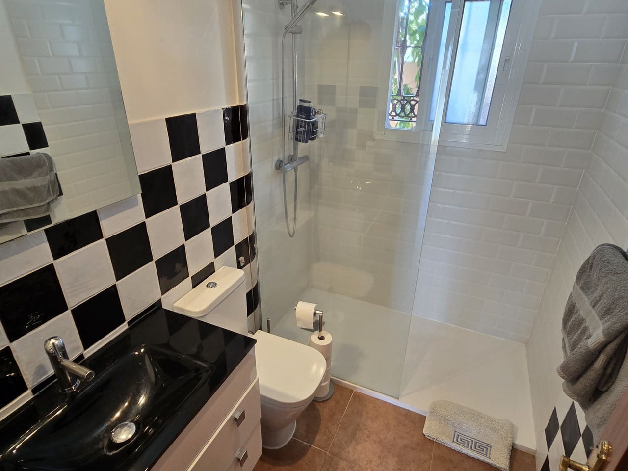 3 sypialnia Willa na sprzedaż w Alcaucin z basenem garażem - 299 000 € (Ref: 9357430)