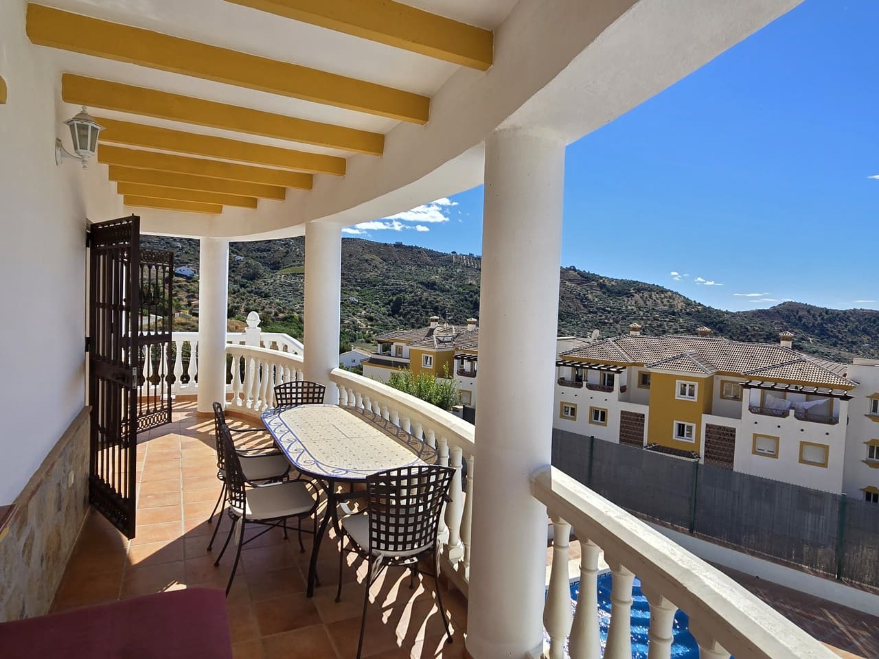 3 sypialnia Willa na sprzedaż w Alcaucin z basenem garażem - 299 000 € (Ref: 9357430)