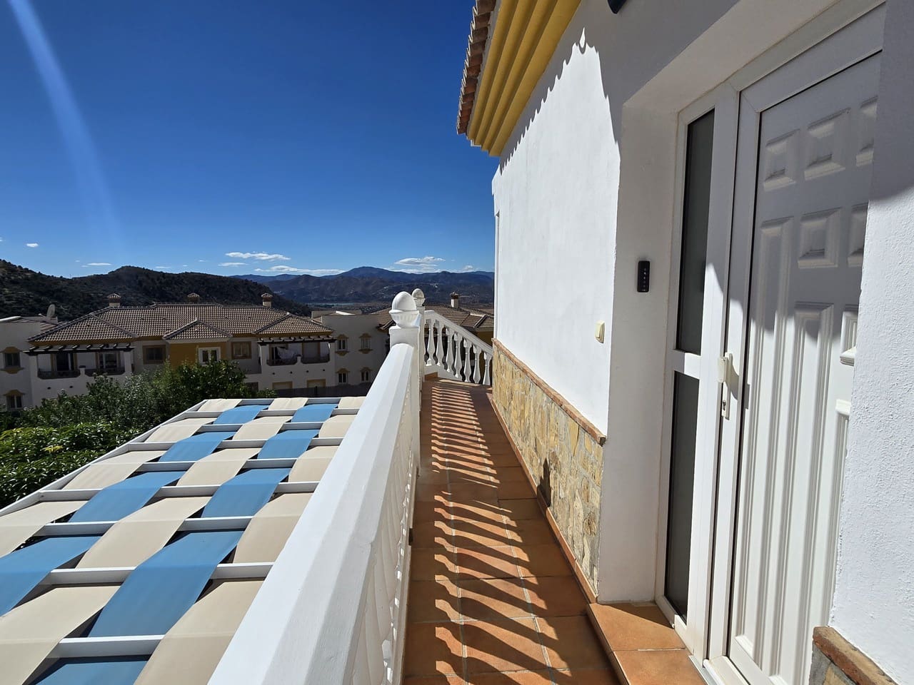 3 sypialnia Willa na sprzedaż w Alcaucin z basenem garażem - 299 000 € (Ref: 9357430)