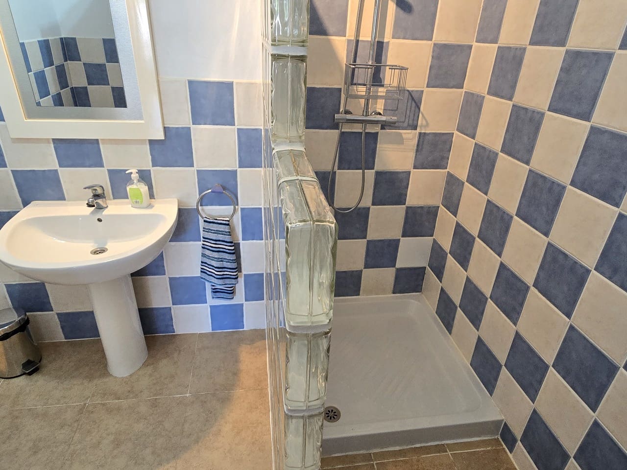 3 sypialnia Willa na sprzedaż w Alcaucin z basenem garażem - 299 000 € (Ref: 9357430)