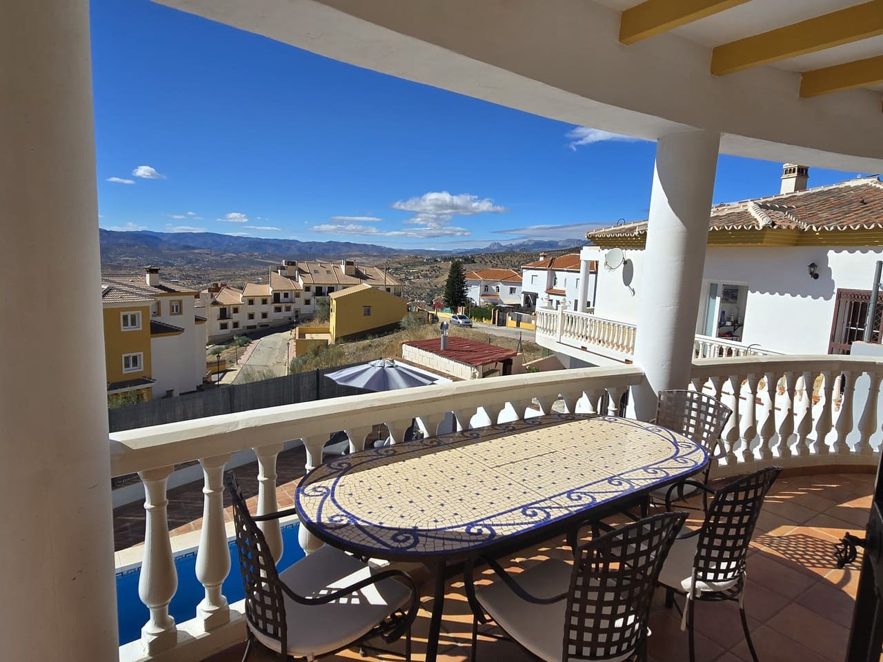 3 sypialnia Willa na sprzedaż w Alcaucin z basenem garażem - 299 000 € (Ref: 9357430)