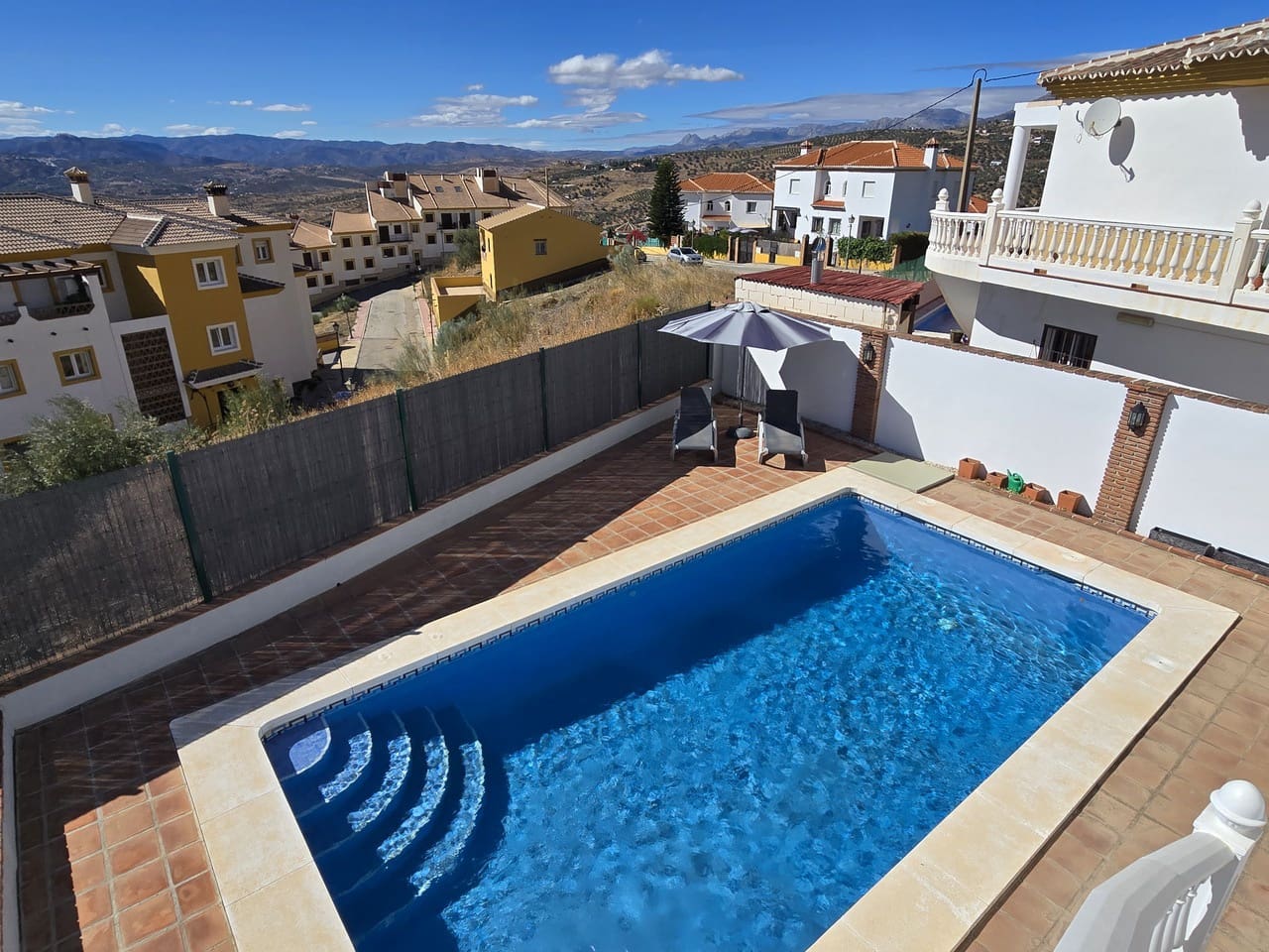 3 sypialnia Willa na sprzedaż w Alcaucin z basenem garażem - 299 000 € (Ref: 9357430)