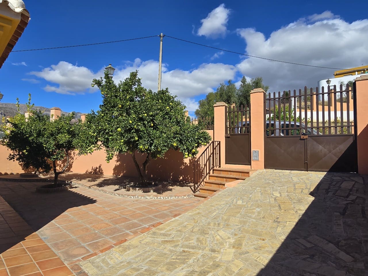 3 sypialnia Willa na sprzedaż w Alcaucin z basenem garażem - 299 000 € (Ref: 9357430)