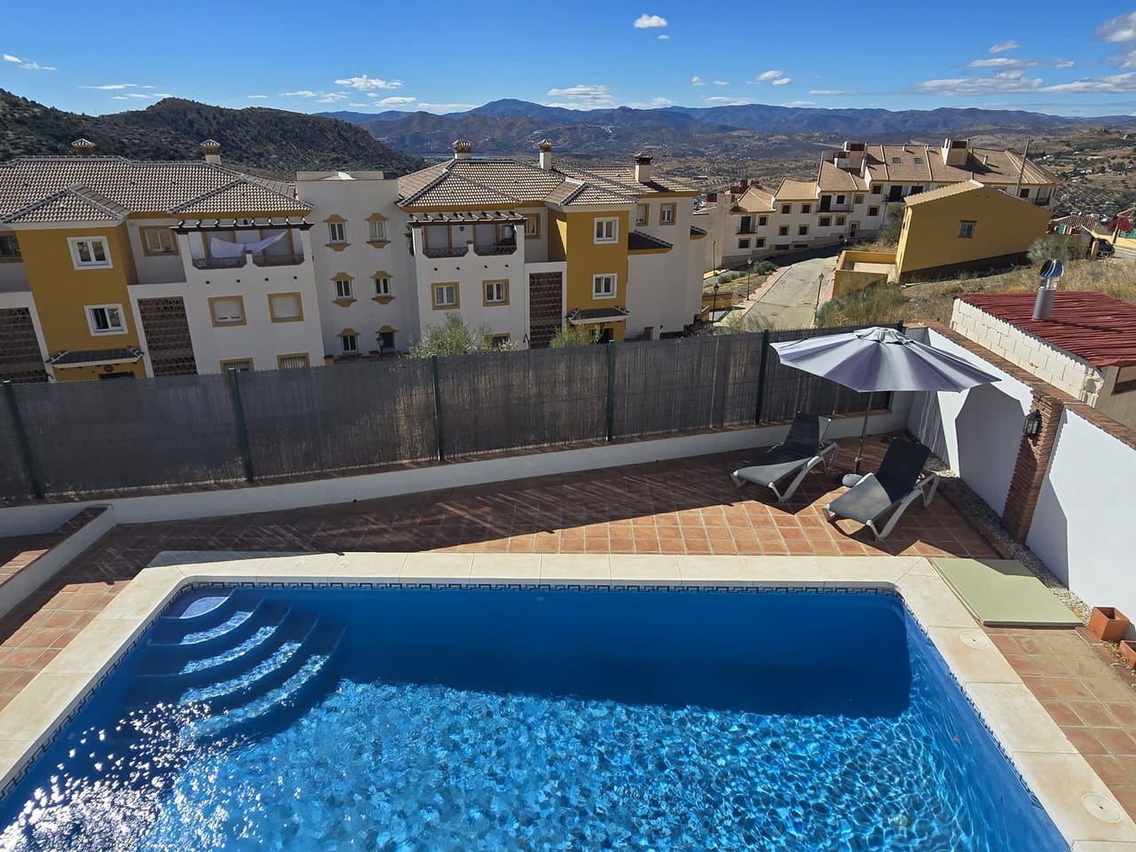 3 sypialnia Willa na sprzedaż w Alcaucin z basenem garażem - 299 000 € (Ref: 9357430)