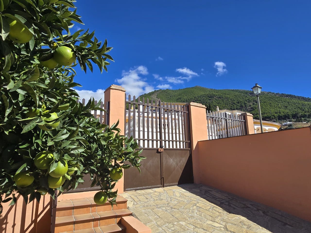 3 sypialnia Willa na sprzedaż w Alcaucin z basenem garażem - 299 000 € (Ref: 9357430)