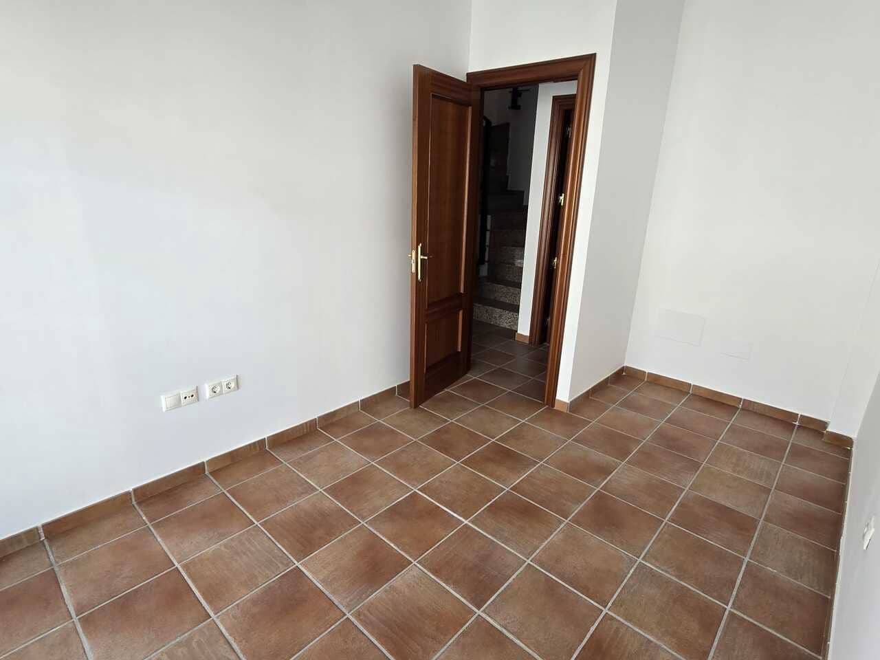 3 soveværelse Byhus til salg i Alcaucin med swimmingpool garage - € 157.000 (Ref: 9374058)