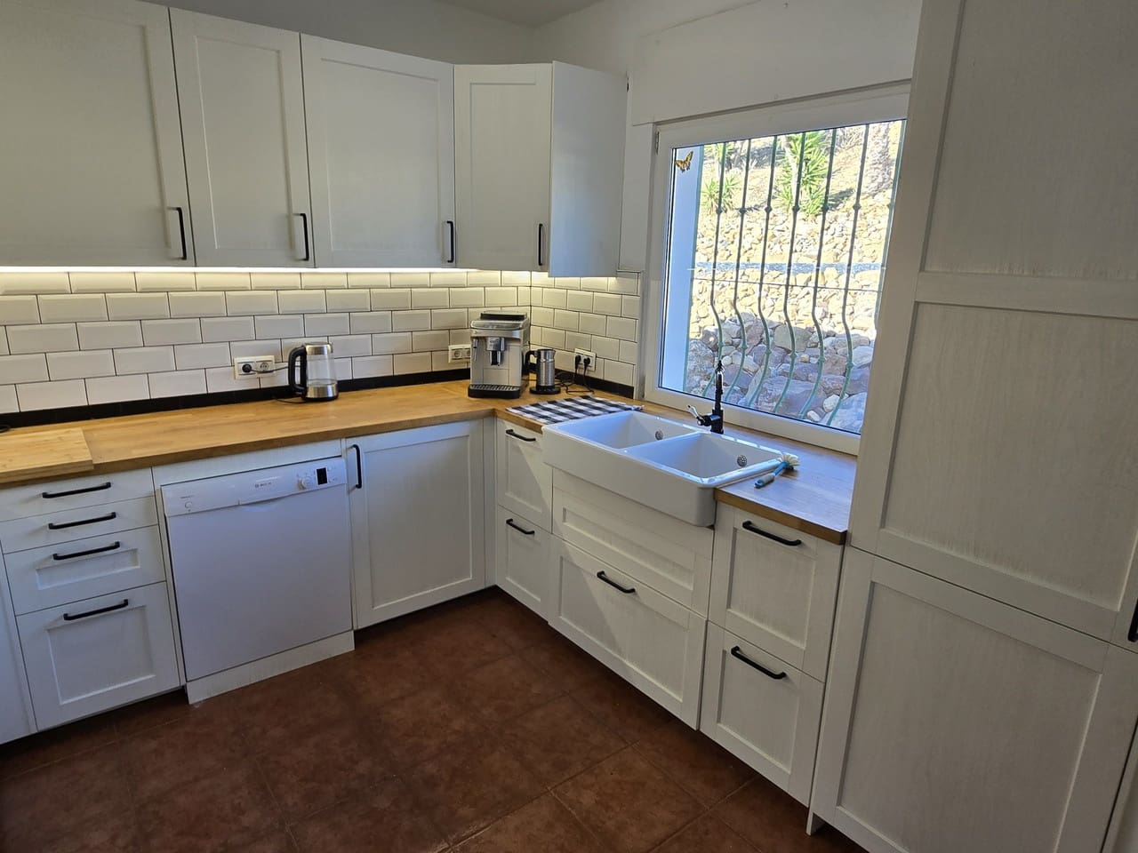 3 sypialnia Willa na sprzedaż w Alcaucin z basenem garażem - 397 500 € (Ref: 9386005)