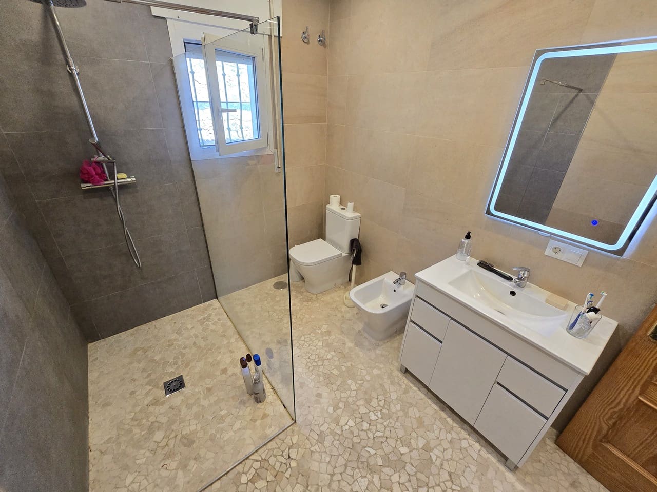 3 sypialnia Willa na sprzedaż w Alcaucin z basenem garażem - 397 500 € (Ref: 9386005)